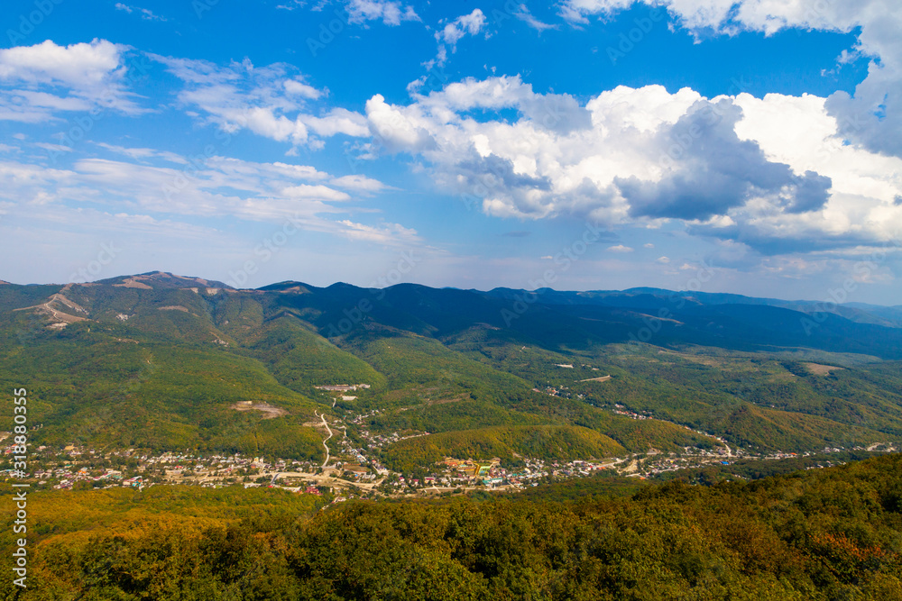 Naklejka premium Beautiful view of the mountain peaks