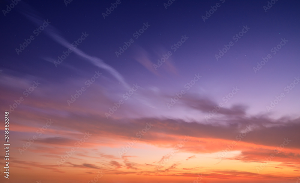 Obraz premium Beautiful sky and colorful clouds at dusk