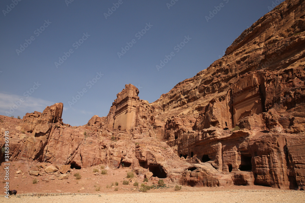 Side view of Tomb of Unayshu which has been cut into the sandstone cliff, Petra, Jordan, Middle East.