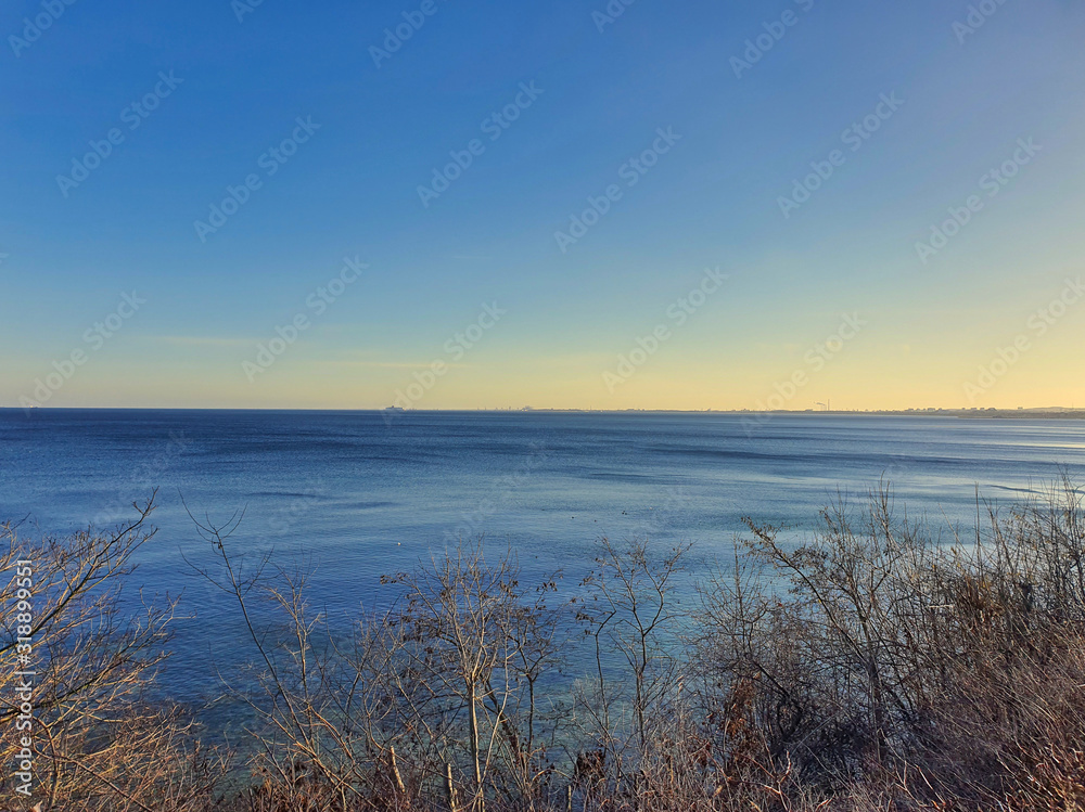Brzeg morza. Morze Bałtyckie, Gdynia Orłowo. Polska. Brzeg morza. Morze Bałtyckie, Gdynia Orłowo. Polska.