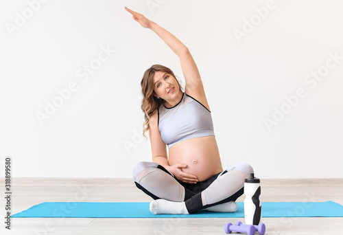 Beautiful pregnant woman do...
