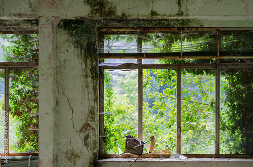 Kaputt Fenster, verlassender Ort