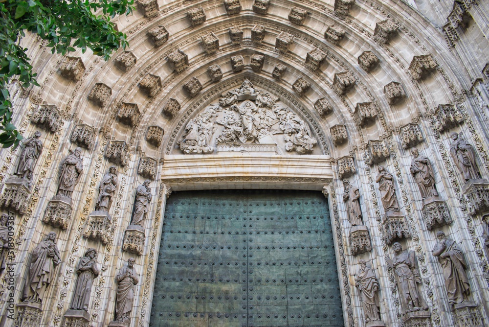 Puerta de la Asunción en Catedral de Sevilla