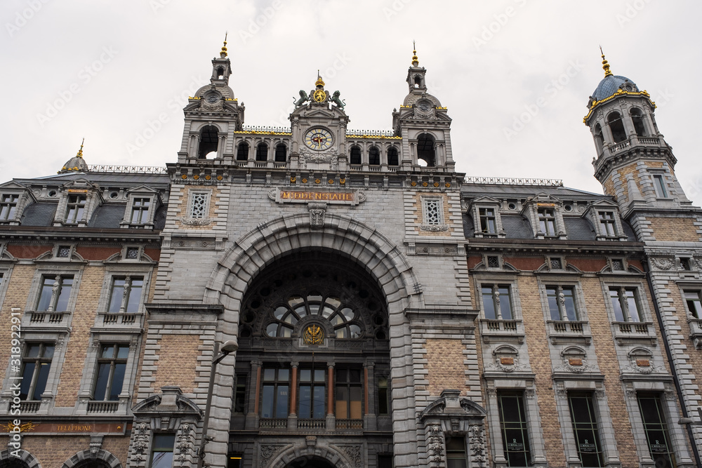 Fassade des Hauptbahnhofs von Antwerpen/Belgien
