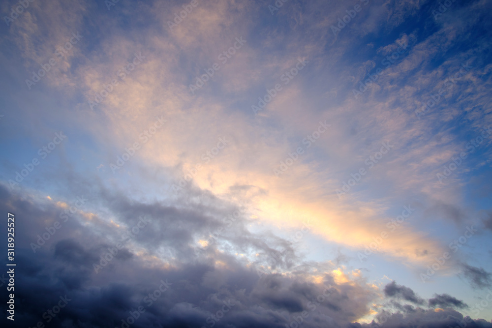 Obraz premium Beautiful sky with clouds at sunset