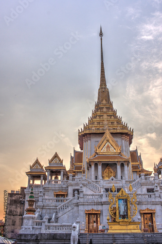 Tempel im Abendrot in Thailand