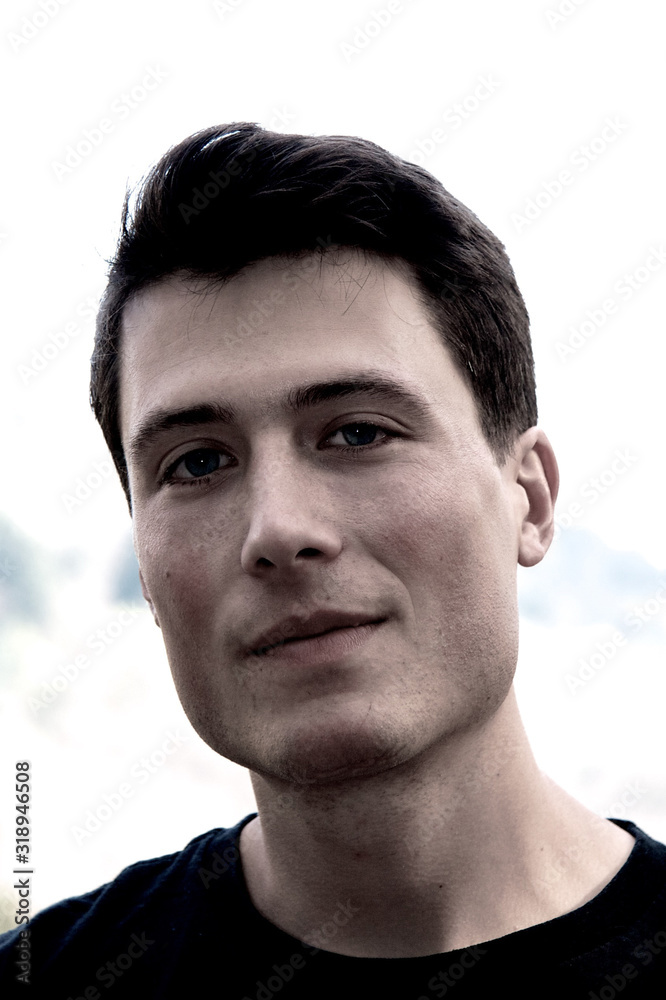 Portrait eines jungen Erwachsenen Portrait eines jungen Erwachsenen