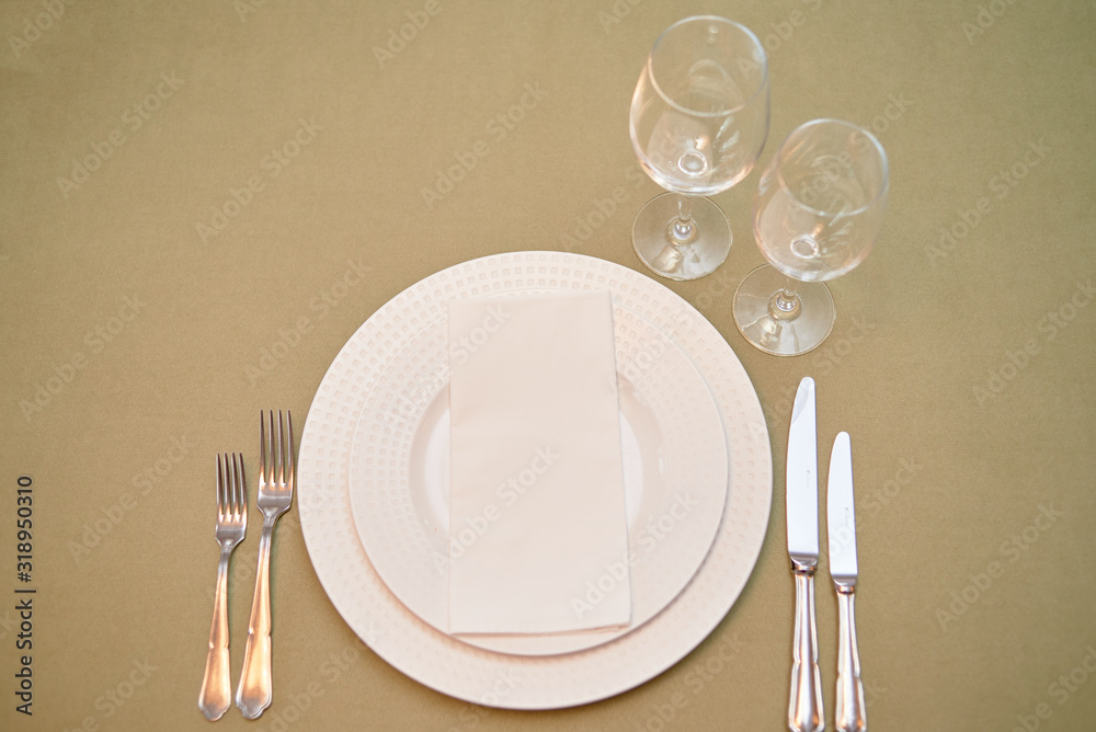 Fotografie Table setting with empty white plate, napkin and cutlery on table, copy space