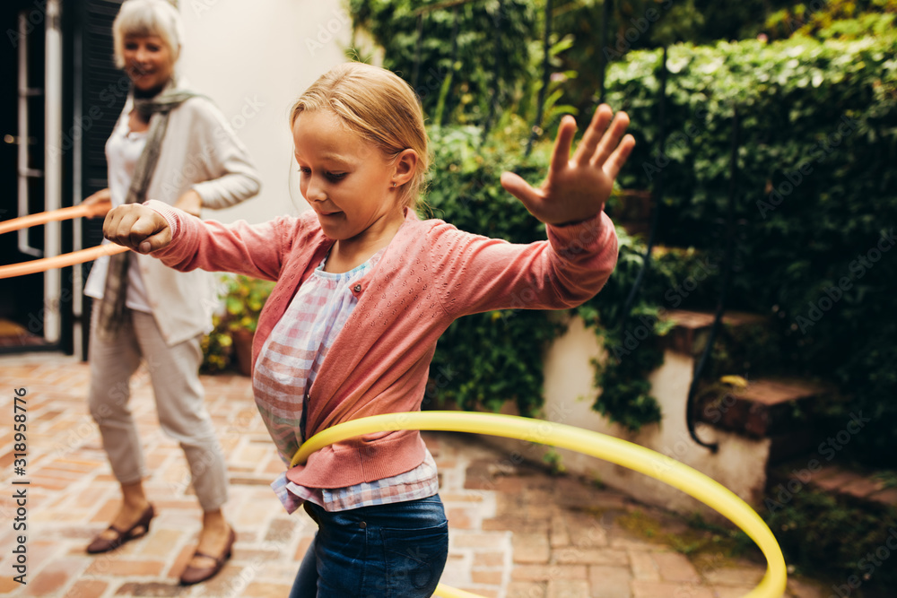 © Jacob Lund - Woman and child playing with hoopla rings