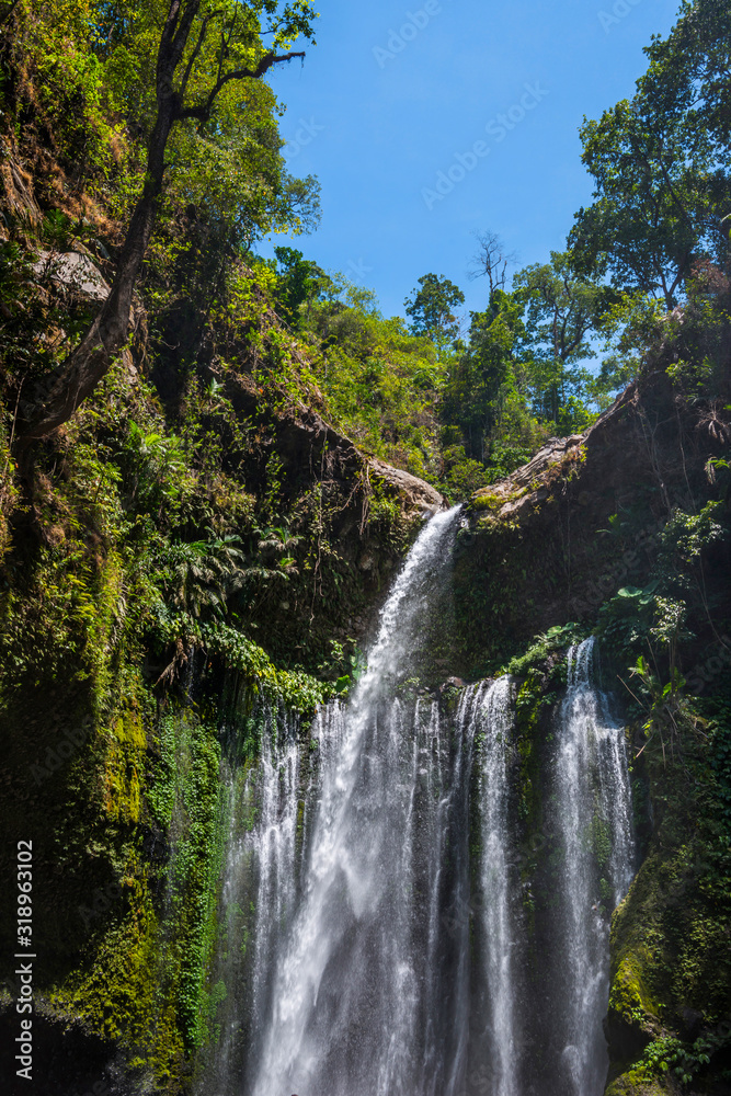 Obraz premium Sendang Gile Wasserfall im Norden von Lombok, Indonesien