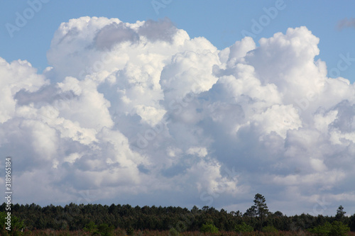 Wolken über Land photo