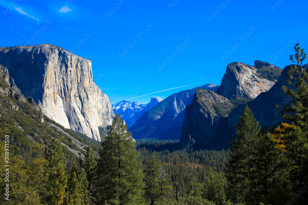 Panorama, Yosemite Valley mit dem Bergmassiv Half Dome