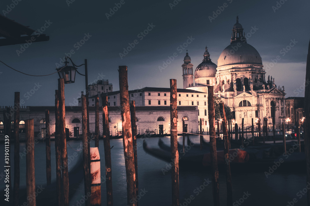 Obraz premium ILLUSTRATION OF VENICE ITALY AT NIGHT