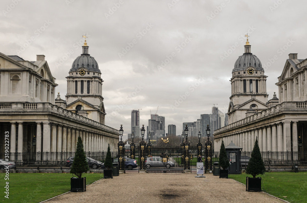 General view of the University of Greenwich with the background of a set of skyscrapers