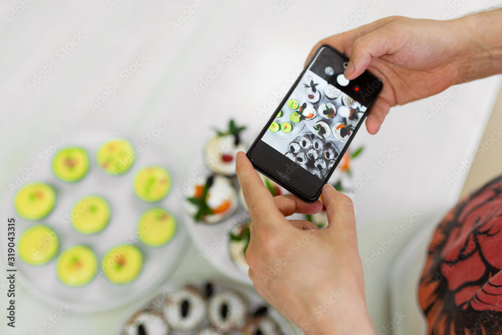 Fototapeta premium Plate with freshly baked sweet muffins. Sweet pastries, recipes, cooking