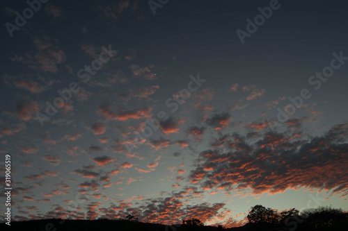 2 Cielo rocoso y luna 