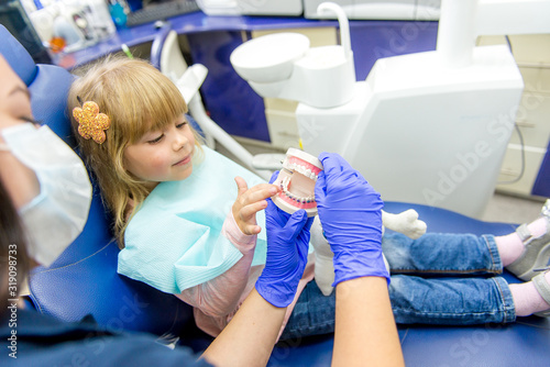 Little girl sitts in the dentist's office