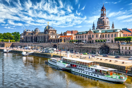 Elbterrassen und Elbschifffahrt Dresden