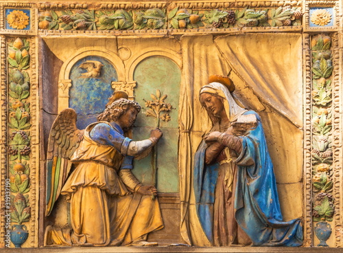 Εκτύπωση καμβά Bas-relief of  Annunciation on  wall of  Cathedral of Santa Maria del Fiore in F
