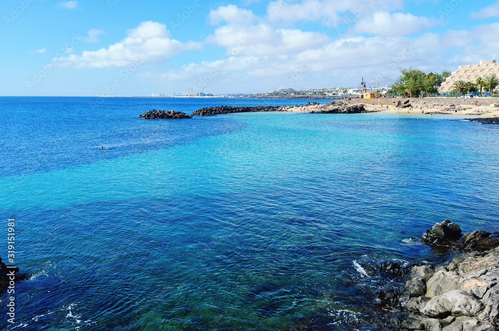 Φωτογραφία Lagoon with turquoise clear water in Playa Jablillo beach, in Costa Teguise, Lanzarote, Canary islands