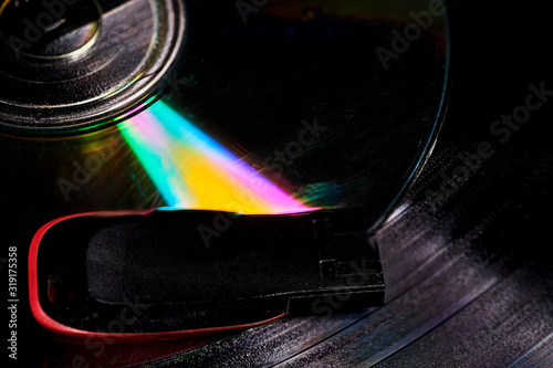 soportes de musica y datos antiguos y moderno. photo