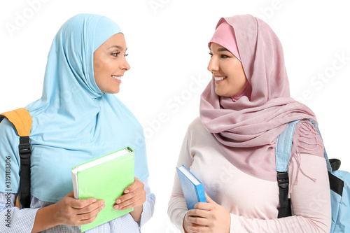 Female Muslim students on w...