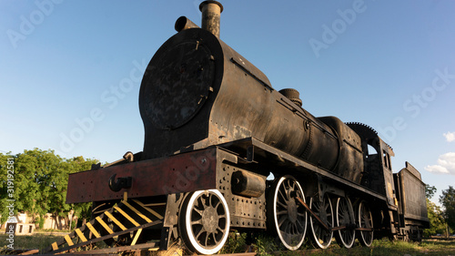 vieja locomotora a vapor abandonada