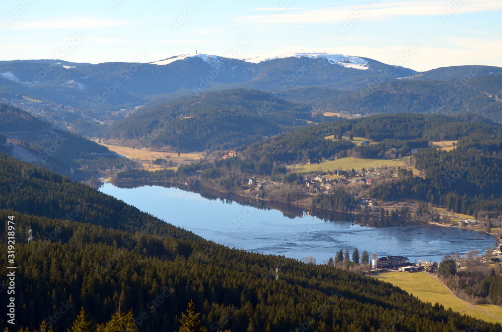 Obraz premium Blick auf den Titisee im Schwarzwald