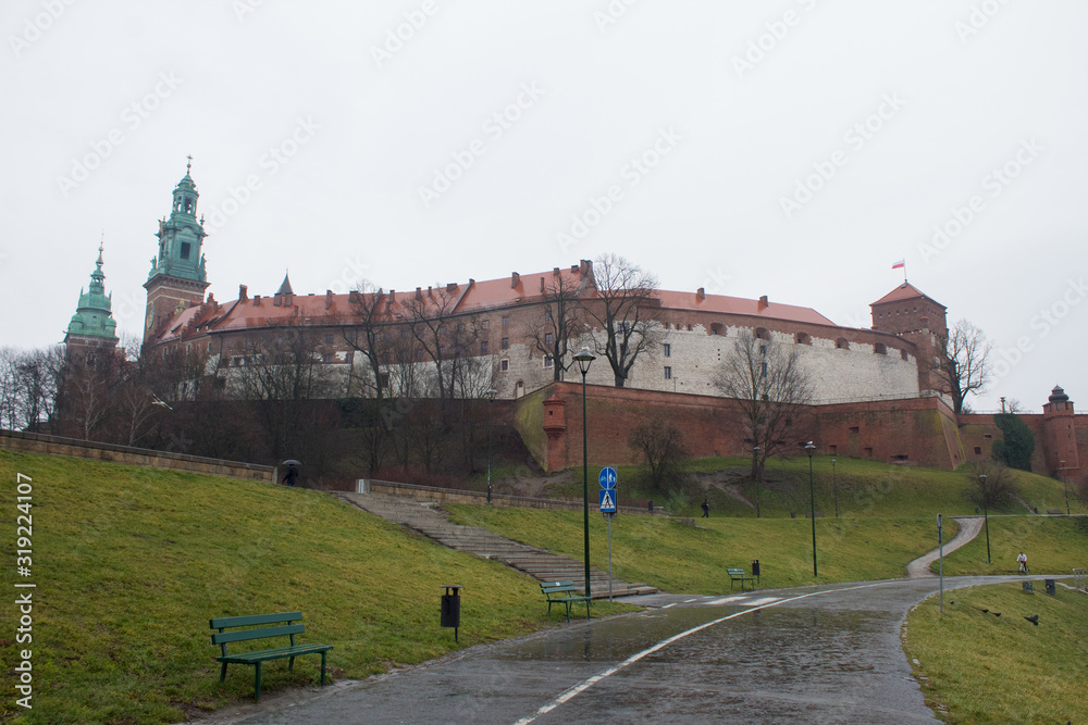 Obraz premium The most famous Polish Royal Cracow Wawel Castle on Christmas Day in rainy weather.