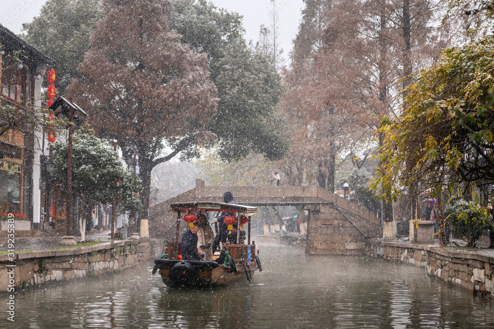 Obraz premium Snowfall in an ancient chinese city Zhujiajiao, Shangha, China