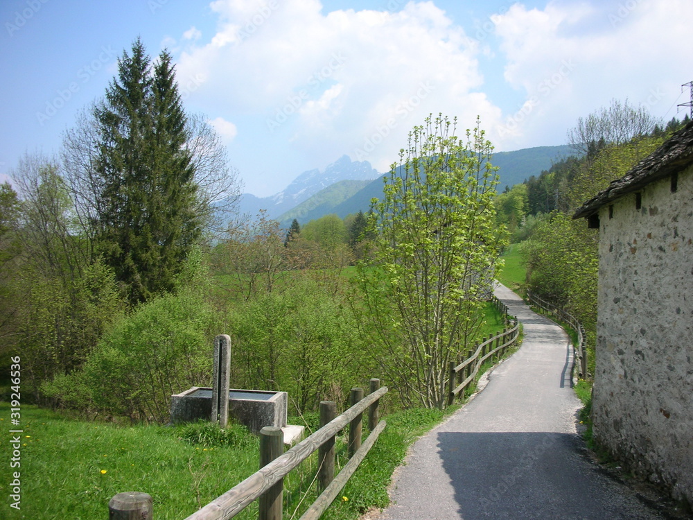 Paesaggio montano situato lungo la pista ciclabile che collega Malesco a Re (Valle Vigezzo) Piemonte (Italia)