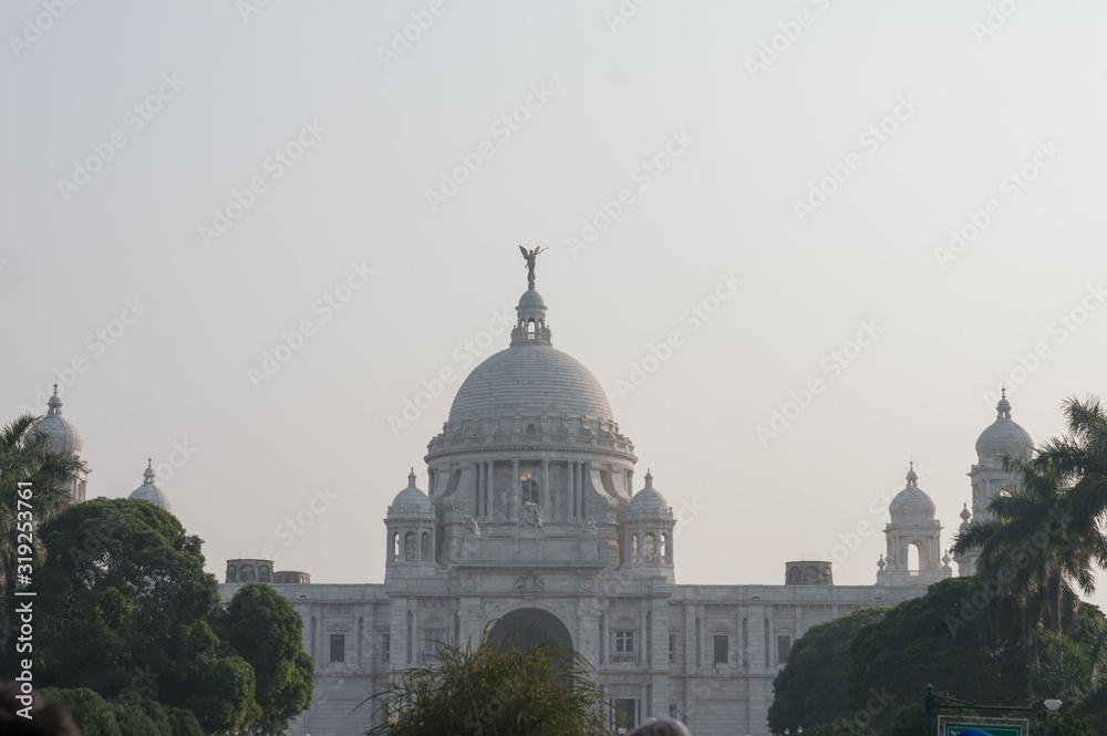 Obraz premium The Victoria Memorial main building, an iconic infrastructure of the old Imperial British occupied Indian era, a museum and tourist destination and heritage place. Kolkata, West Bengal, India May 2019