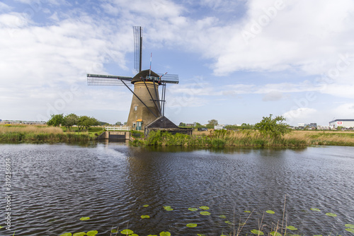 Travel in Netherlands . traditional Holland - Windmills © precinbe