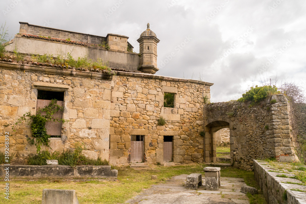 Castelo de San Felipe - Außenbereiche mit Sitzbank