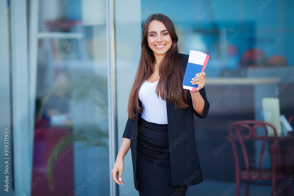 Φωτογραφία Woman holding two air ticket in abroad passport near airport