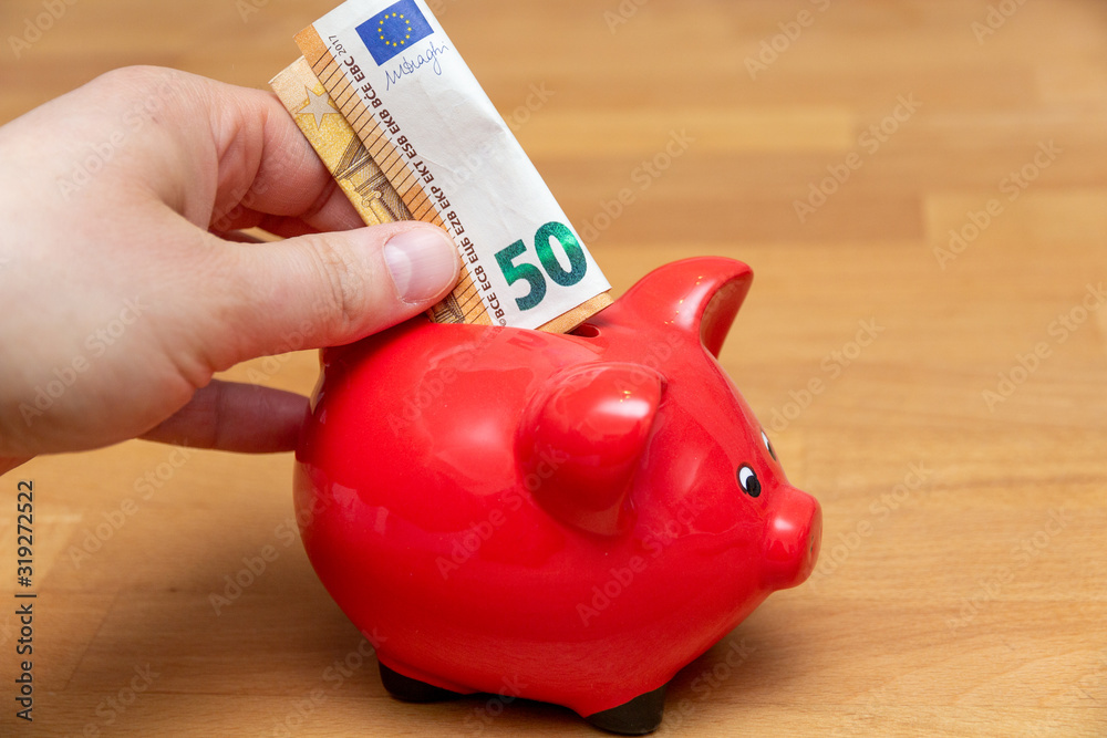 Person Steckt 50 Euro In Ein Rotes Sparschwein Stock Photo Adobe Stock person-steckt-50-euro-in-ein-rotes-sparschwein-stock-photo-adobe-stock