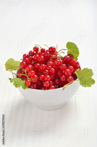 Red currants in white bowl