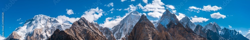 Panoramic view of Karakoram mountains range with Broad Peak, Gasherbrum (in the middle) from Vigne Glacier, on the way to Ali Camp, Pakistan - obrazy, fototapety, plakaty 