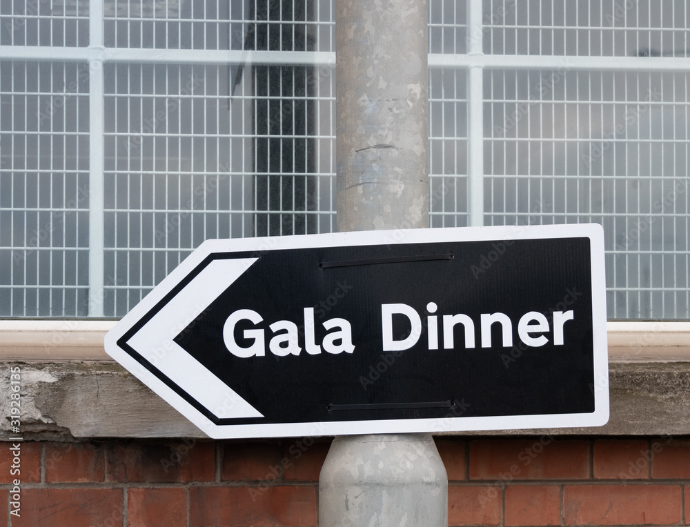 Obraz premium Gala Dinner sign on an outside post