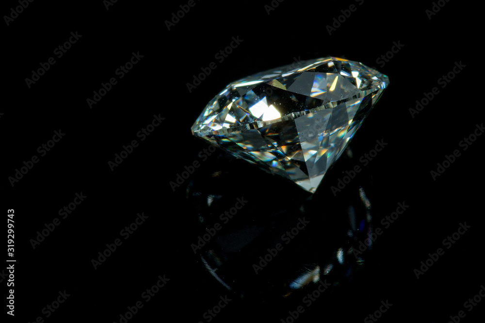Side Profile Of Round Brilliant Loose Diamond Isolated On Black Background, Focused On Facets Of Diamond Girdle Side Profile Of Round Brilliant Loose Diamond Isolated On Black Background, Focused On Facets Of Diamond Girdle