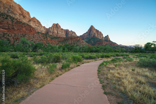 Obraz na płótnie the watchman from parus trail in zion national park, usa w salonie