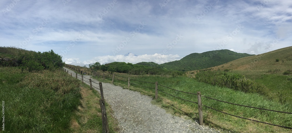 Naklejka premium road in the mountains