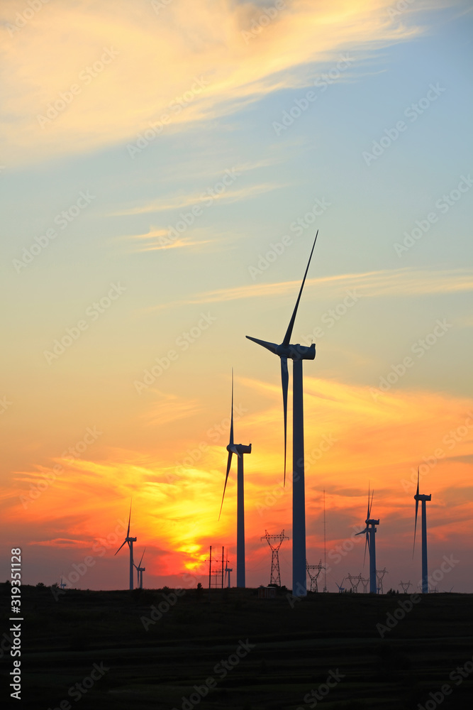Obraz premium Wind turbines in the evening