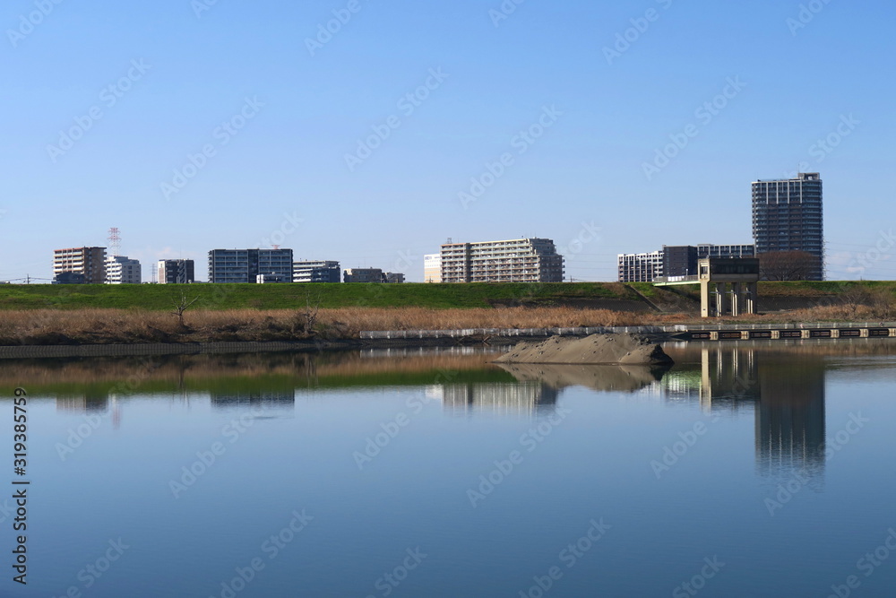 冬の江戸川と対岸の三郷市街風景 冬の江戸川と対岸の三郷市街風景