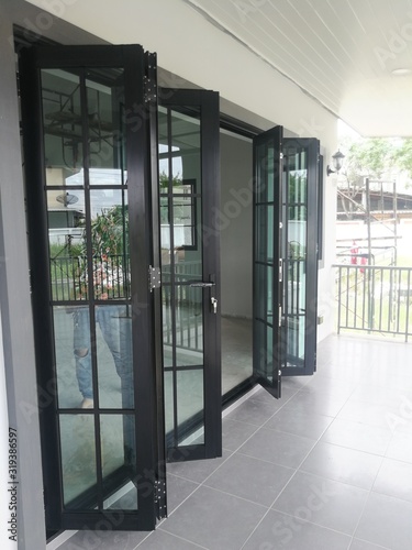Aluminum glass pattern