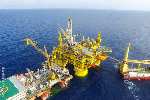 Towing of the oil platform. Drilling platform in the port.