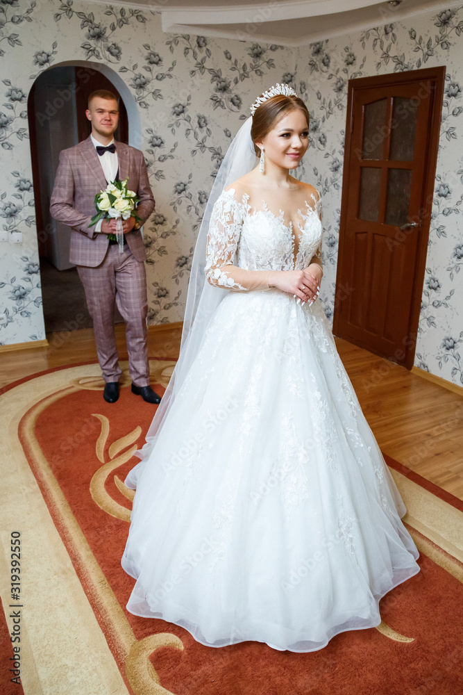 Fototapeta premium First meeting of the bride and groom on the wedding day
