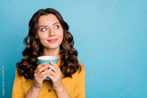 Fotografie Close-up portrait of her she nice attractive cheery dreamy curious feminine wavy