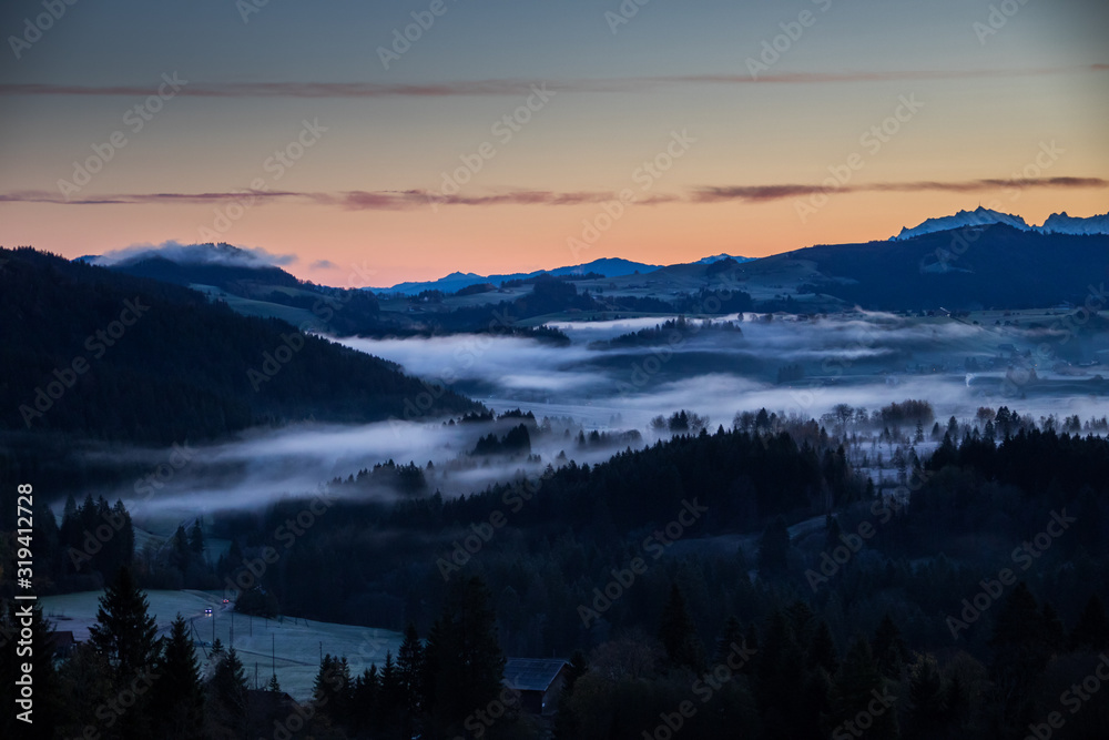 Morgennebel in der Schweiz