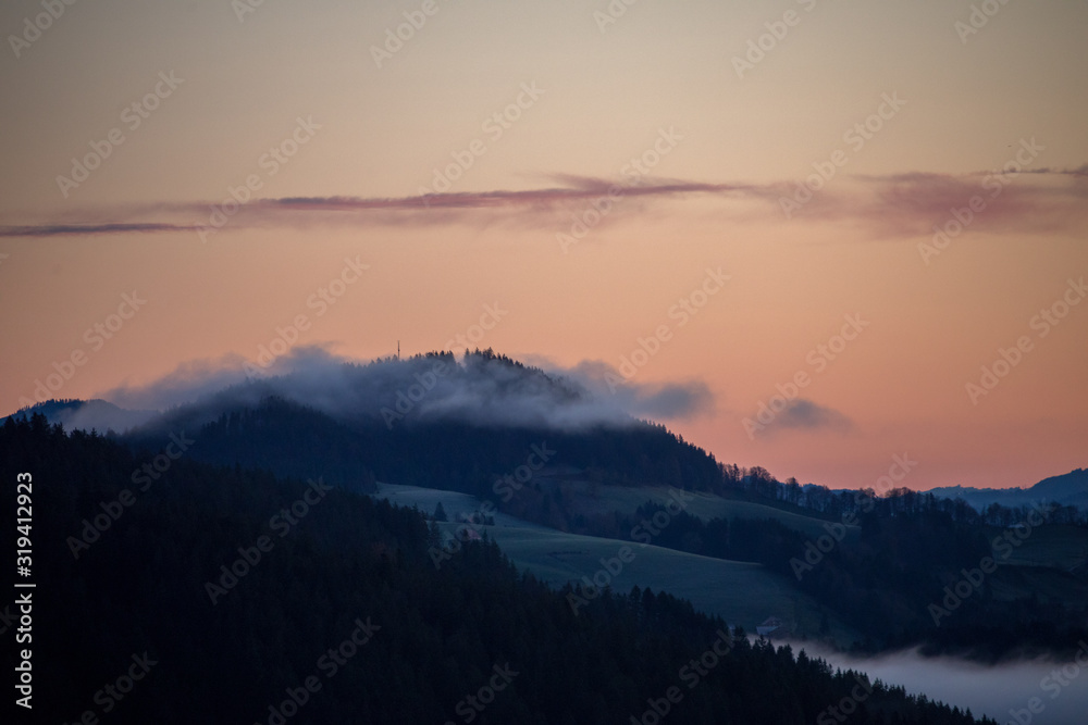 Obraz premium Sonnenaufgang in der Zentralschweiz
